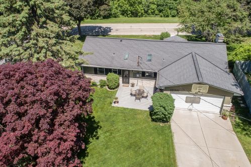 10021 Grantosa Dr, Milwaukee WI 53222-1325 exterior