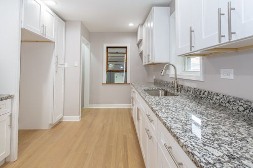 5317 Massasoit Ave, Chicago IL 60638-2854 exterior