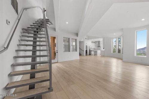 1825 Cinnabar Ave, Phoenix AZ  85020-1916 exterior