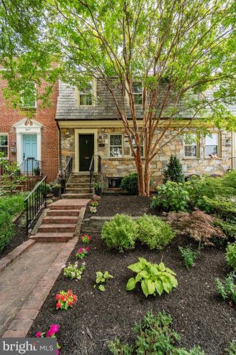 205 Commonwealth Ave, Alexandria VA 22305-2829 exterior