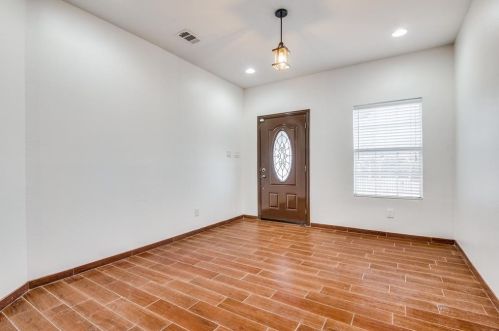 922 Bayonne St, Dallas TX  75212-5302 exterior