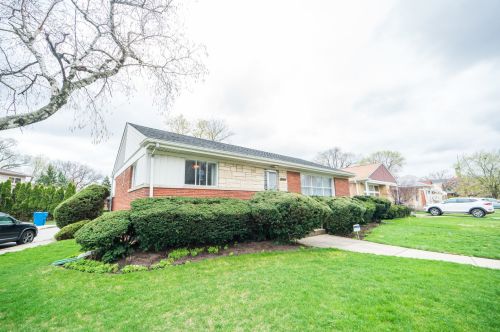 5033 Devon Ave, Chicago, IL 60646-4253