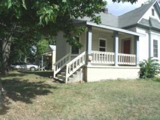 1230 Thoman St, Springfield MO  65803-1568 exterior