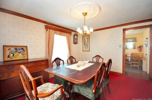 132 Walker St, Manchester CT 06040-4329 exterior