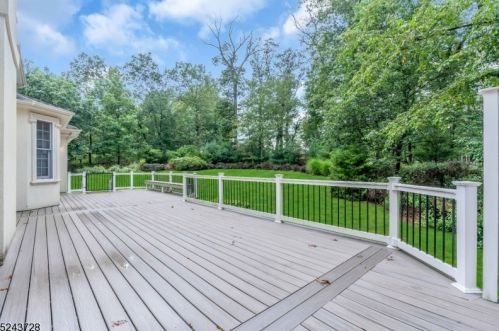 2 Caruso Ct, Bridgewater NJ 08807-2149 exterior