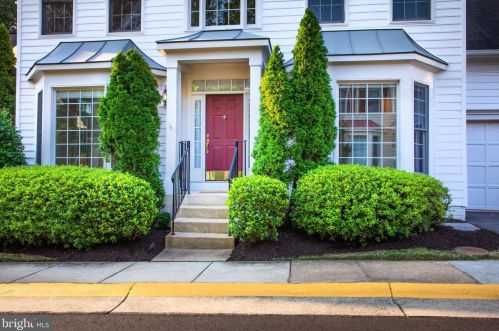 5374 Chieftain Cir, Alexandria, VA 22312-2324