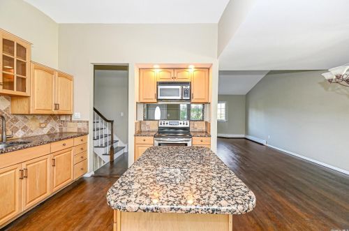 2 Gehrig St, Commack NY 11725-2006 exterior