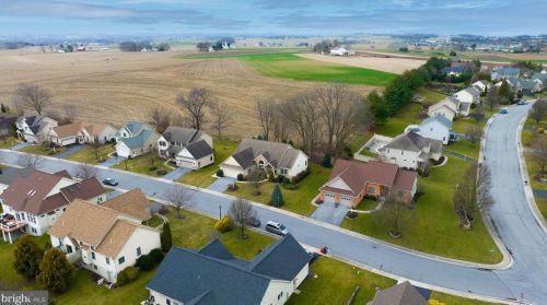 107 Kilgannon Ln, Lancaster PA 17603-9050 exterior