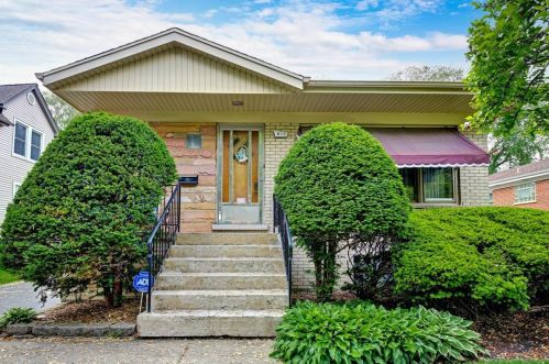 612 Euclid Ave, Elmhurst, IL 60126-4336