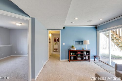 14956 Treevalley Dr, Cedar Springs MI 49319-8146 exterior