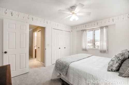 3646 Charlevoix Dr, Grand Rapids MI 49546-7061 exterior