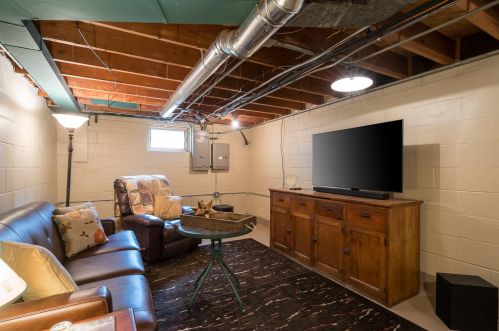 6617 Powell Pl, Milwaukee WI 53213-2980 exterior