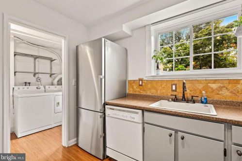 3760 Jason Ave, Alexandria VA 22302-1811 exterior