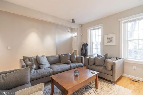 220 Delancey St, Philadelphia PA  19106-4309 exterior