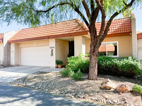 5694 Camino De La Noche, Tucson AZ  85718-4421 exterior