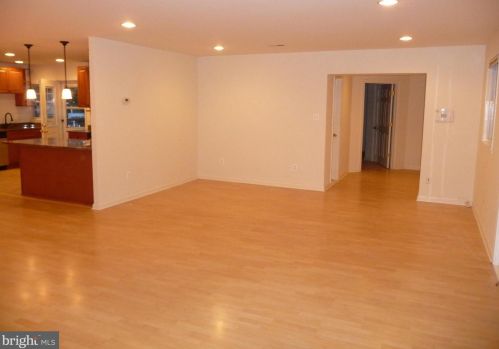 3517 Forest Dr, Alexandria VA  22302-1053 exterior