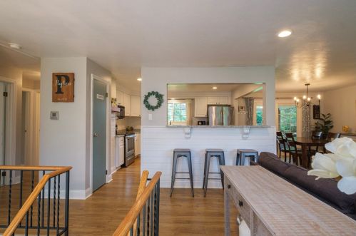 137 Easley Rd, Pittsburgh, PA 15237-3638