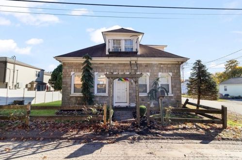 25 Kiley St, Providence, RI 02911-2723