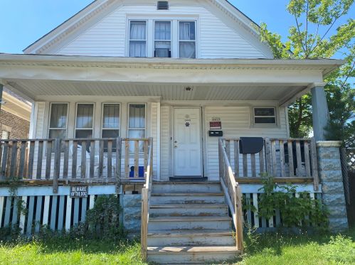 2459 15th Pl, Milwaukee, WI 53215-3136