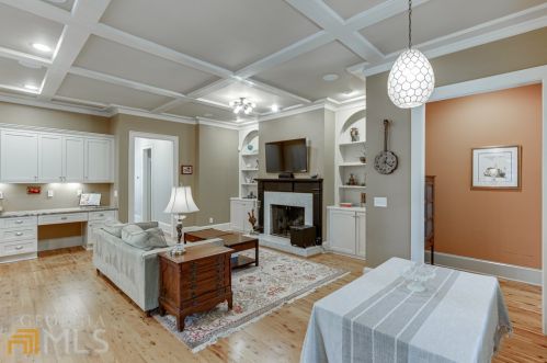 1331 Chalmette Dr, Atlanta GA 30306-2527 exterior