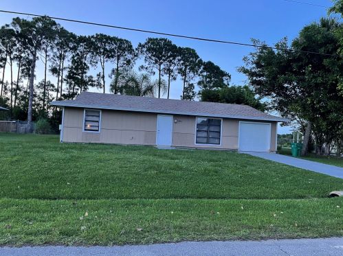 601 Archer Ave, Fort Pierce FL  34983-1020 exterior