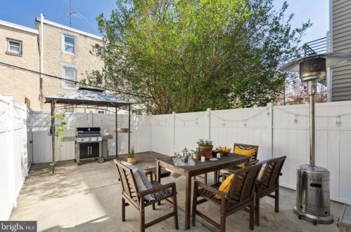 1627 Carpenter St, Philadelphia PA  19146-2005 exterior