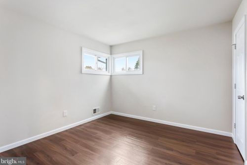 147 Gary Dr, Trenton NJ  08690-3145 exterior