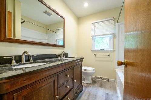 38 Belvedere Rd, North Haven CT 06473-3911 exterior