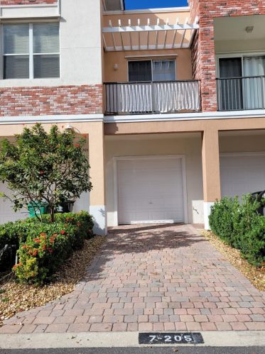 10320 Stephanie Way, Fort Pierce FL 34987-1965 exterior