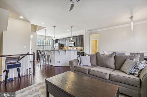 3570 Huntley Manor Ln, Alexandria VA  22306-5111 exterior