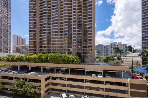 425 Ena Rd, Honolulu HI 96815-1735 exterior