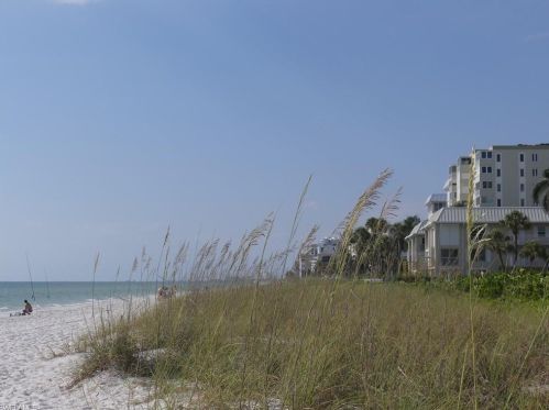 3200 Binnacle Dr, Naples FL 34103-4170 exterior