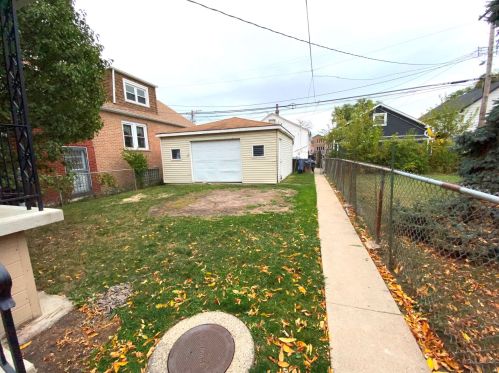 2207 Moody Ave, Chicago IL 60638-2624 exterior