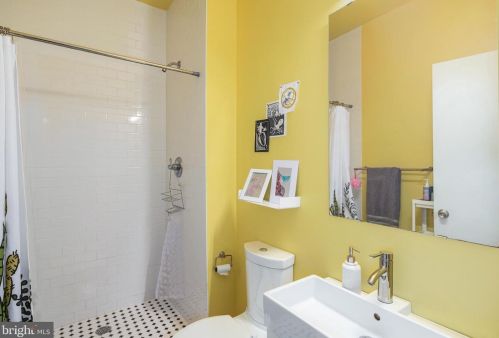 2318 Amber St, Philadelphia PA 19134-0038 exterior