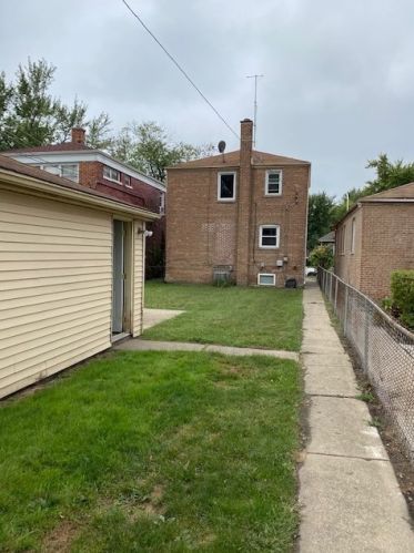 14325 Wallace Ave, Chicago IL 60827-1145 exterior
