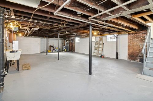 1614 Aurelius St, Pittsburgh PA 15218-2320 exterior