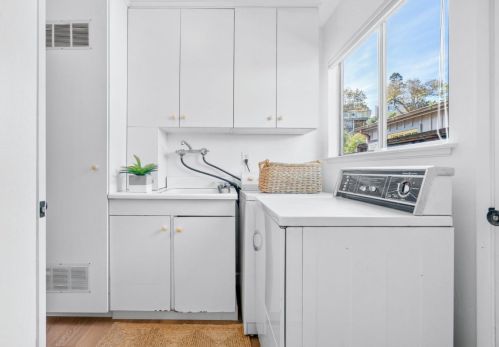 427 Riverview Ave, Capitola CA 95010-2757 exterior