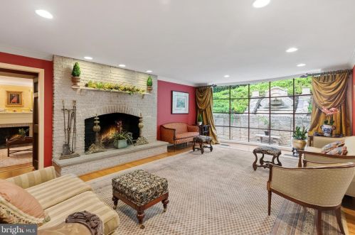 8751 Brook Rd, Mc Lean VA  22102-1507 exterior