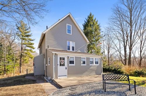 304 Autumn St, Manchester CT  06040-5556 exterior