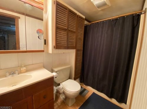 45 River Styx Rd, Hopatcong NJ 07843-1827 exterior