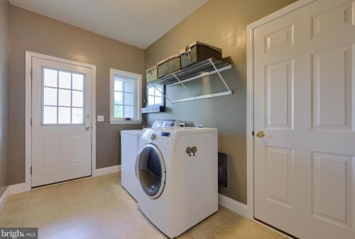 1404 Banner Dr, Lancaster PA 17601-4580 exterior