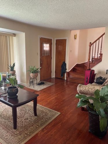 8230 Fairfield Ave, Chicago, IL 60652-3408