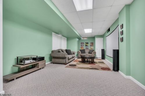 26 Francis Dr, Bridgewater NJ  08807-5714 exterior