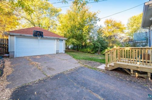 3205 Wellington St, Duluth MN 55806-1438 exterior