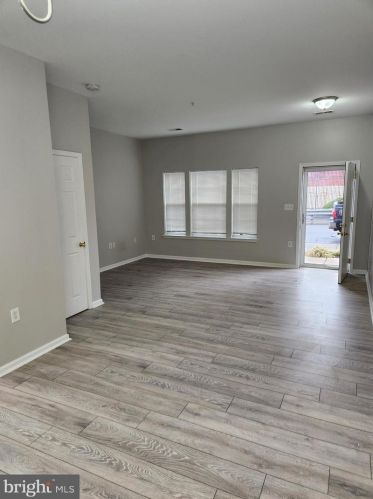 1038 Lamberton St, Trenton, NJ 08611-3567