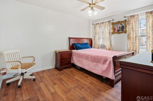 34 Emerson St, Carteret NJ 07008-2522 exterior