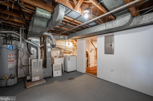 16 Monroe Ave, Alexandria VA 22301-1923 exterior