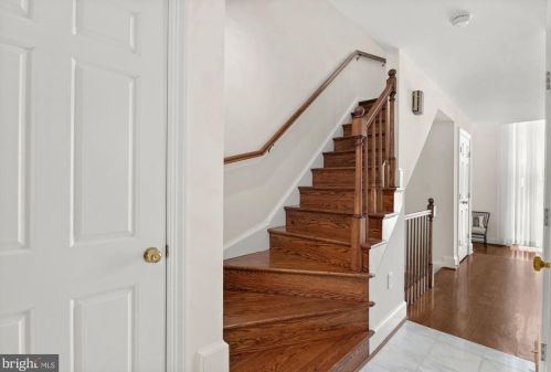 3944 Georgetown Ct, Washington, DC 20007-2127