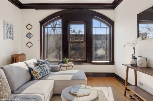 1202 Waveland Ave, Chicago, IL 60613-3804