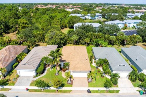 228 Coconut Key Way, Fort Pierce FL 34986-1912 exterior